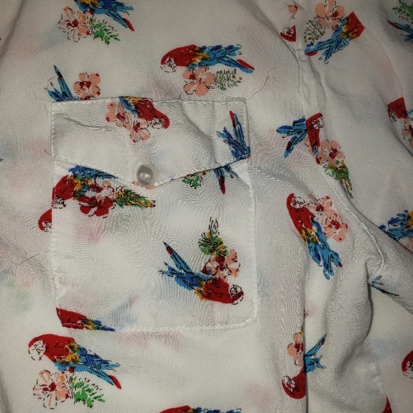 White Parrot Print Blouse Sz L Tie Front Roll-Tab Sleeves Light Novelty *STAIN* - Picture 8 of 12